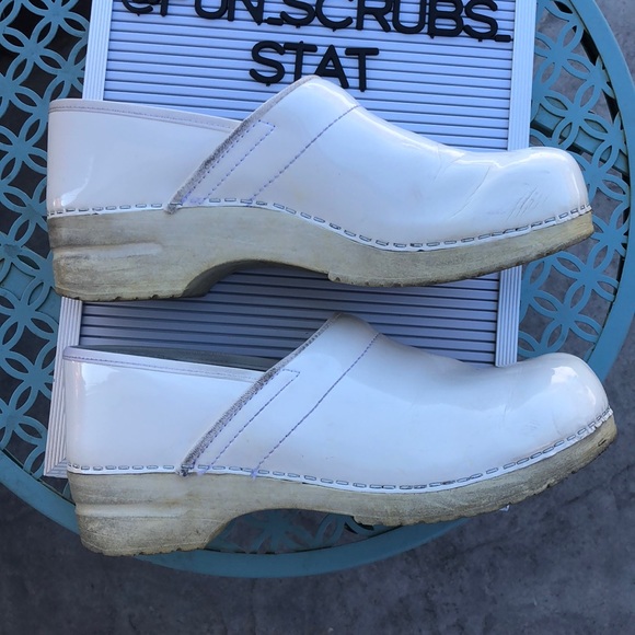 Sanita White Patent Leather Nurse Clogs - Picture 2 of 8